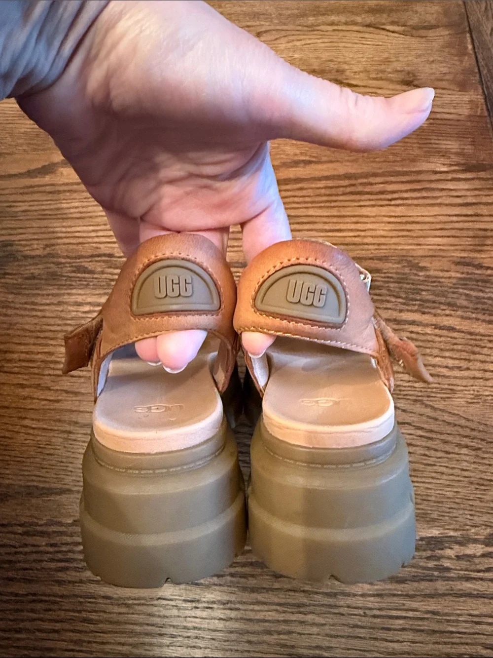 UGG Chunky Platform Sport Sandals Leather Logo Webbing Tan Estimated 6 1/2-7